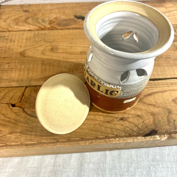 Garlic keeper Don Drumm pottery - Picture 5 of 8